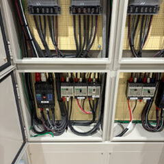 【安全第一！】僕のDIYとプロの技。スクールに命を吹き込む電気工事！